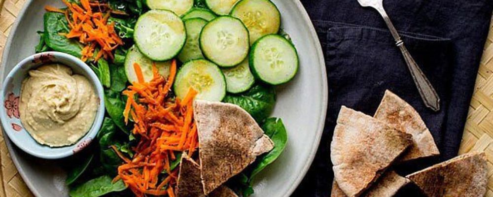 Green Salad With Pita Bread & Hummus